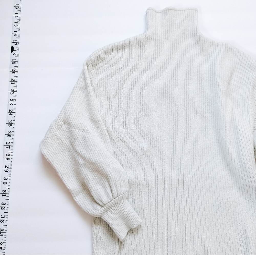 White Ribbed Turtleneck sweater